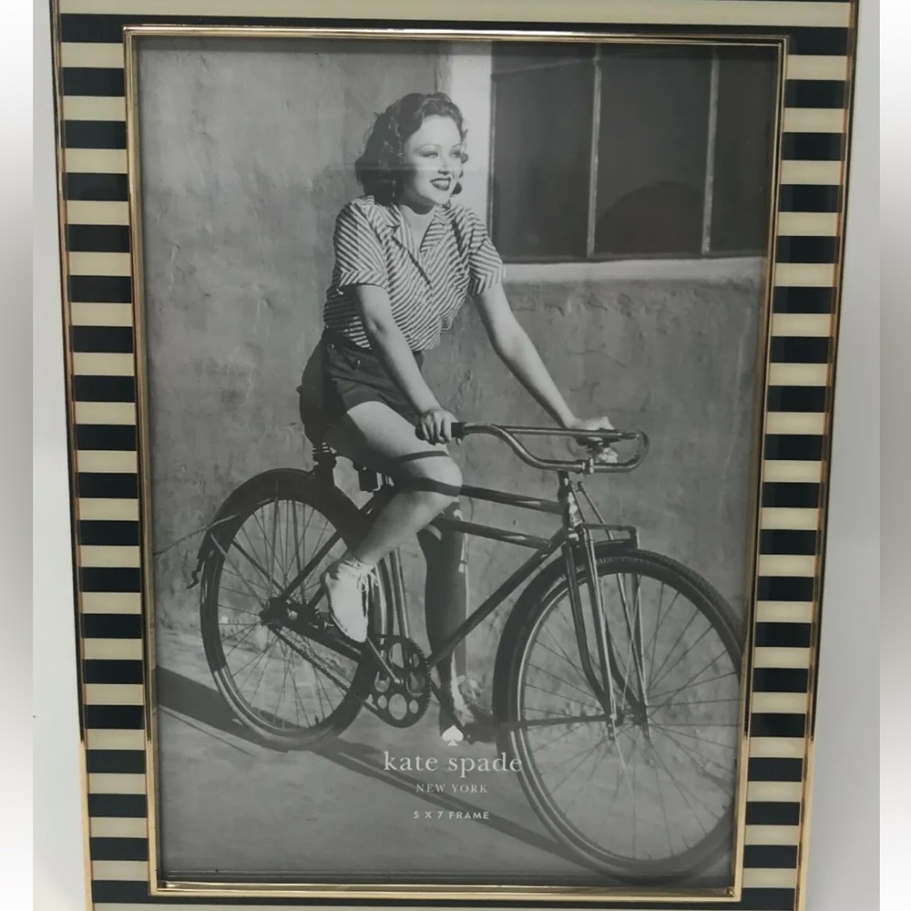 Kate spade photo frame everdone lane. 4X6”. New but no box